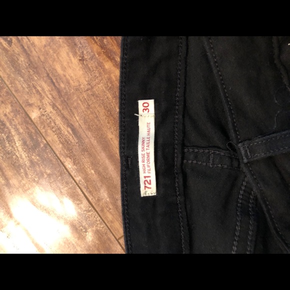 Women’s Levi’s black jeans - Picture 3 of 3